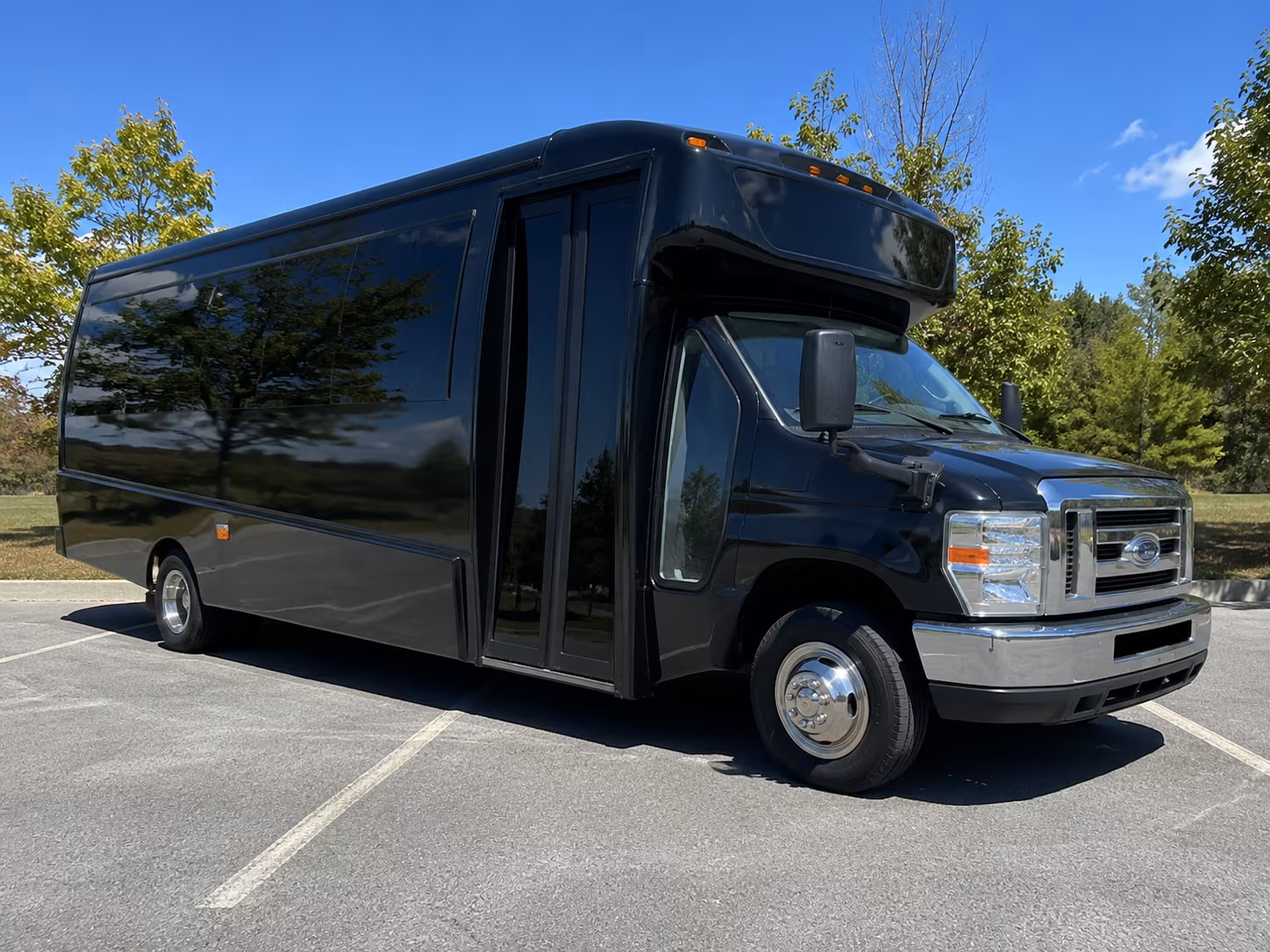 Los Angeles Airport Shuttle & Transportation party bus exterior