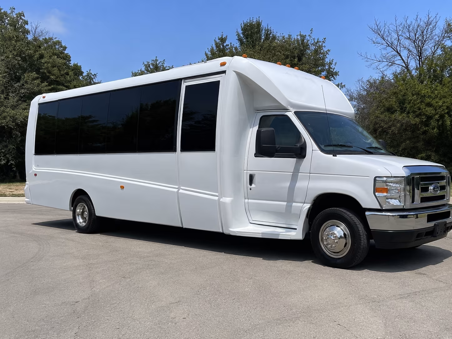 Los Angeles Birthday, Sweet 16, & Quinceañera Transportation party bus exterior